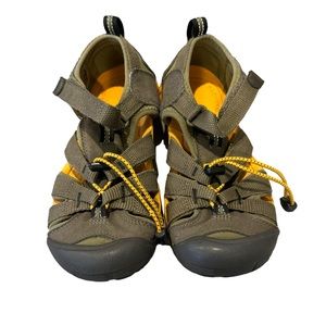KEEN Water Shoes Size 2 Sandals
